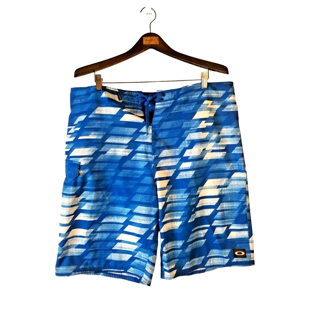Oakley Lightweight swing Shorts Men's Size 40 in blue white Inseam 10.5 in